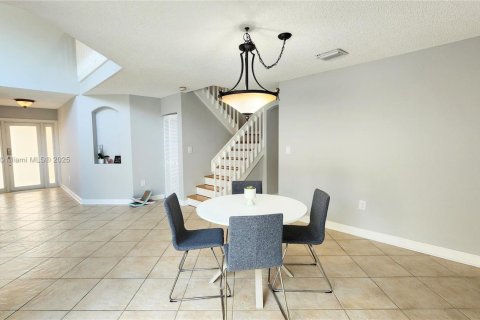 Villa ou maison à vendre à Hollywood, Floride: 4 chambres, 240.34 m2 № 1693049 - photo 4