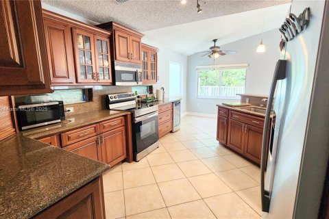 Villa ou maison à vendre à Hollywood, Floride: 4 chambres, 240.34 m2 № 1693049 - photo 9