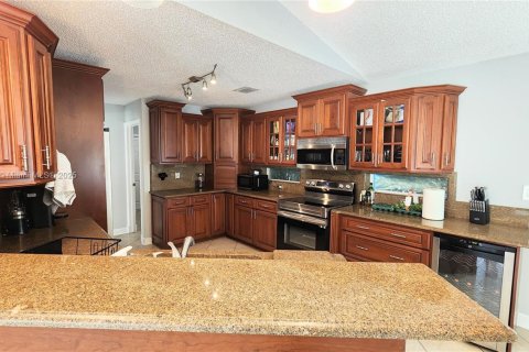 Villa ou maison à vendre à Hollywood, Floride: 4 chambres, 240.34 m2 № 1693049 - photo 8
