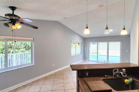 Villa ou maison à vendre à Hollywood, Floride: 4 chambres, 240.34 m2 № 1693049 - photo 13