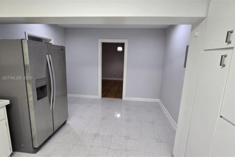 Снять в аренду виллу или дом в Майами, Флорида 2 спальни, 62.24м2, № 2036485 - фото 5