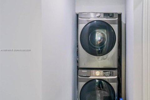 Снять в аренду виллу или дом в Майами, Флорида 2 спальни, 62.24м2, № 2036485 - фото 6