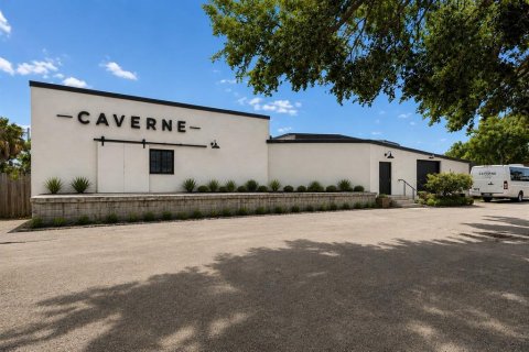 Propiedad comercial en alquiler en Tampa, Florida № 2277760 - foto 4