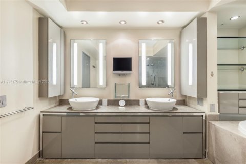 Condominio en venta en Miami Beach, Florida, 3 dormitorios, 200.48 m2 № 1941167 - foto 10