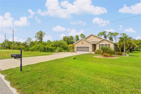 House in Port Charlotte, Florida 4 bedrooms, 171.5 sq.m. № 2419650