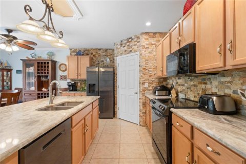 House in Port Charlotte, Florida 4 bedrooms, 171.5 sq.m. № 2419650 - photo 8