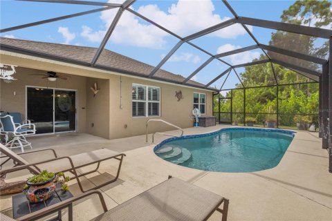 House in Port Charlotte, Florida 4 bedrooms, 171.5 sq.m. № 2419650 - photo 15