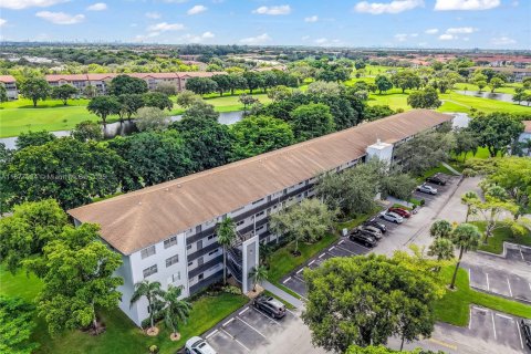 Condo in Pembroke Pines, Florida, 2 bedrooms № 1927811 - photo 27