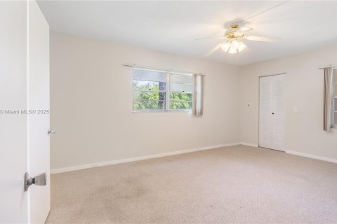 Condo in Pembroke Pines, Florida, 2 bedrooms № 1927811 - photo 5
