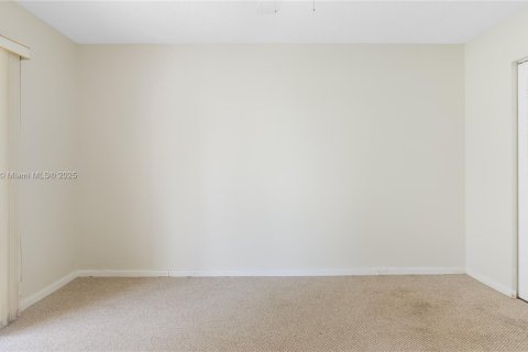 Condo in Pembroke Pines, Florida, 2 bedrooms № 1927811 - photo 20