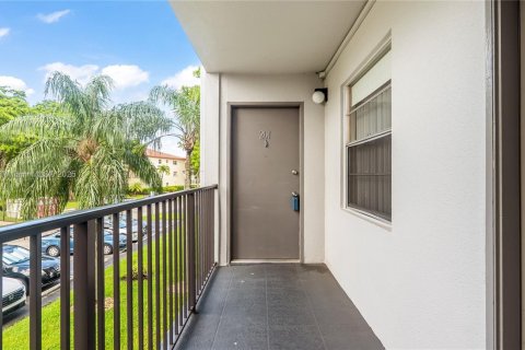 Condo in Pembroke Pines, Florida, 2 bedrooms № 1927811 - photo 28