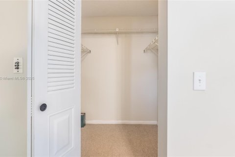 Condo in Pembroke Pines, Florida, 2 bedrooms № 1927811 - photo 18