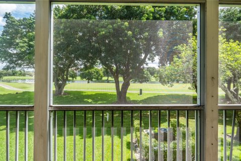 Condo in Pembroke Pines, Florida, 2 bedrooms № 1927811 - photo 24