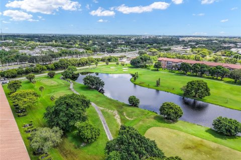 Condo in Pembroke Pines, Florida, 2 bedrooms № 1927811 - photo 25