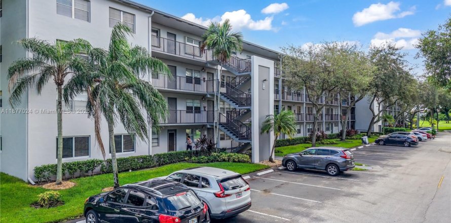 Condo in Pembroke Pines, Florida, 2 bedrooms № 1927811