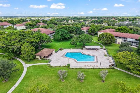 Condo in Pembroke Pines, Florida, 2 bedrooms № 1927811 - photo 26