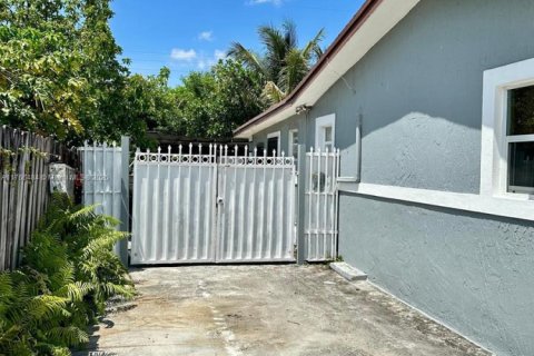 House in Miami Gardens, Florida 3 bedrooms, 151.8 sq.m. № 1715394 - photo 5