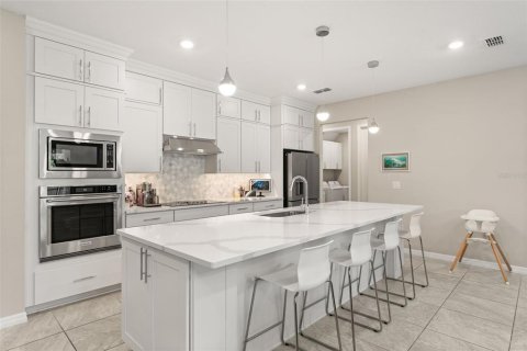 House in Winter Garden, Florida 4 bedrooms, 330.92 sq.m. № 2199593 - photo 6