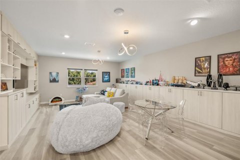 House in Winter Garden, Florida 4 bedrooms, 330.92 sq.m. № 2199593 - photo 18