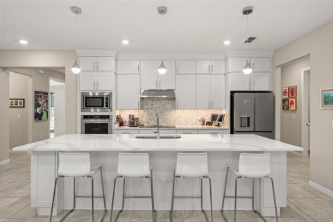 House in Winter Garden, Florida 4 bedrooms, 330.92 sq.m. № 2199593 - photo 7