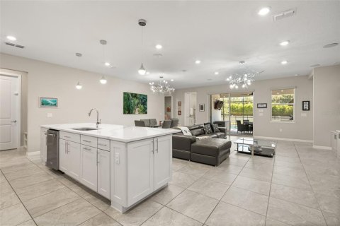 House in Winter Garden, Florida 4 bedrooms, 330.92 sq.m. № 2199593 - photo 9