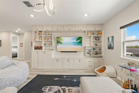 House in Winter Garden, Florida 4 bedrooms, 330.92 sq.m. № 2199593 - photo 20