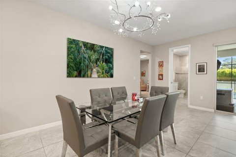 House in Winter Garden, Florida 4 bedrooms, 330.92 sq.m. № 2199593 - photo 14