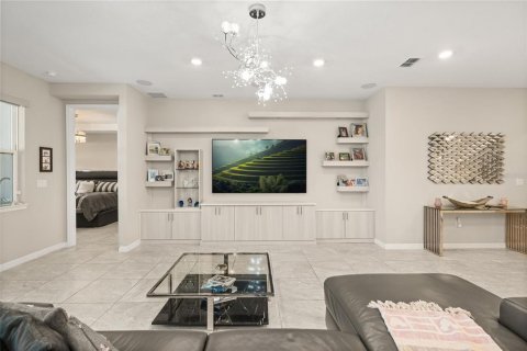 House in Winter Garden, Florida 4 bedrooms, 330.92 sq.m. № 2199593 - photo 12