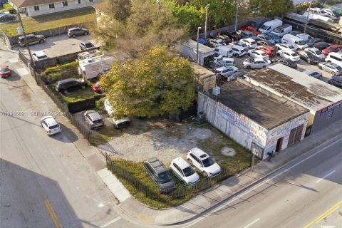 Propiedad comercial en venta en Miami, Florida № 2154458 - foto 6