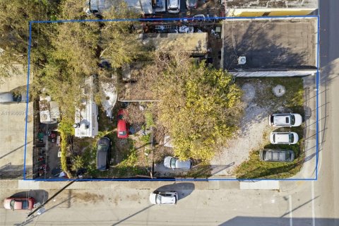 Propiedad comercial en venta en Miami, Florida № 2154458 - foto 5