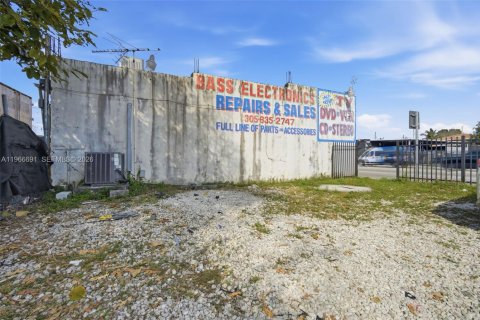Propiedad comercial en venta en Miami, Florida № 2154458 - foto 14