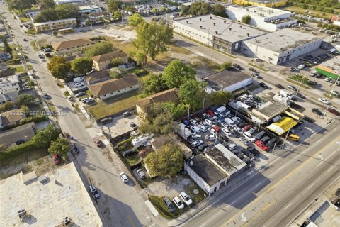 Propiedad comercial en venta en Miami, Florida № 2154458 - foto 7