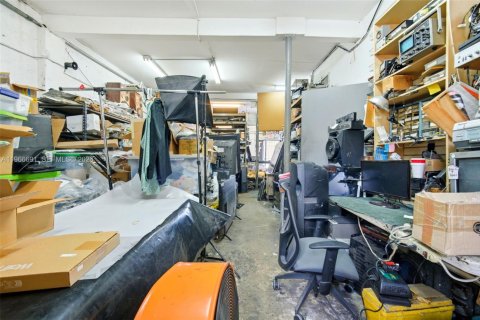 Propiedad comercial en venta en Miami, Florida № 2154458 - foto 9