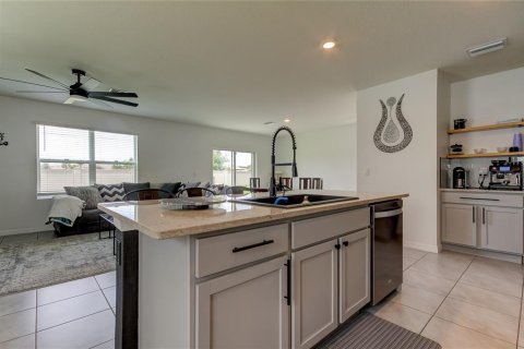 Villa ou maison à vendre à Wesley Chapel, Floride: 4 chambres, 209.96 m2 № 1722749 - photo 6