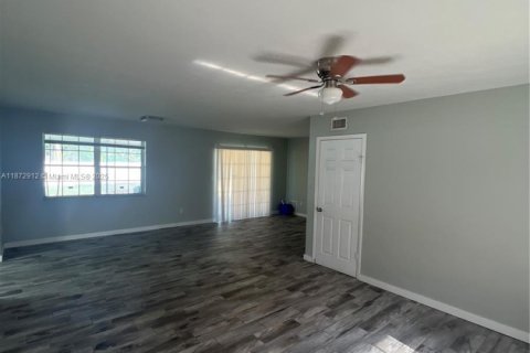 Casa en venta en Palm Bay, Florida, 3 dormitorios, 114.08 m2 № 1896134 - foto 6