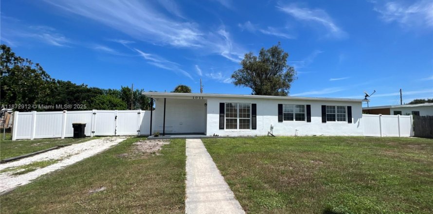 Villa ou maison à Palm Bay, Floride 3 chambres, 114.08 m2 № 1896134