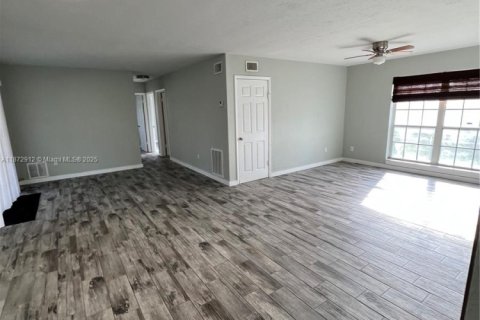 Casa en venta en Palm Bay, Florida, 3 dormitorios, 114.08 m2 № 1896134 - foto 12