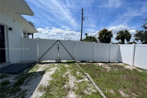 Casa en venta en Palm Bay, Florida, 3 dormitorios, 114.08 m2 № 1896134 - foto 24