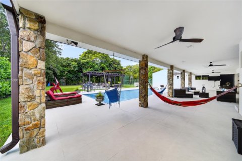 House in Pinecrest, Florida 5 bedrooms, 402.36 sq.m. № 2083603 - photo 21