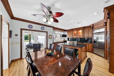 House in Pinecrest, Florida 5 bedrooms, 402.36 sq.m. № 2083603 - photo 25
