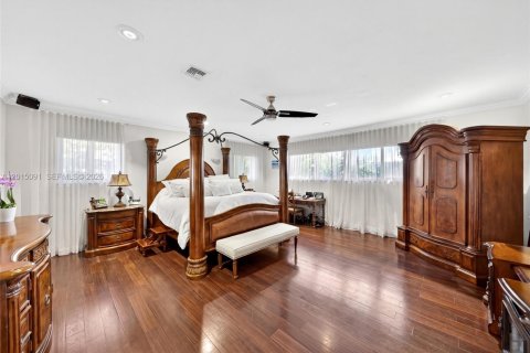 House in Pinecrest, Florida 5 bedrooms, 402.36 sq.m. № 2083603 - photo 11