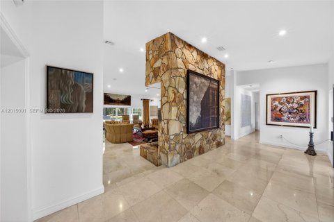 House in Pinecrest, Florida 5 bedrooms, 402.36 sq.m. № 2083603 - photo 6