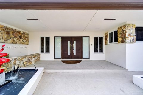 House in Pinecrest, Florida 5 bedrooms, 402.36 sq.m. № 2083603 - photo 4