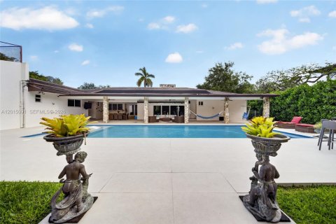 House in Pinecrest, Florida 5 bedrooms, 402.36 sq.m. № 2083603 - photo 22