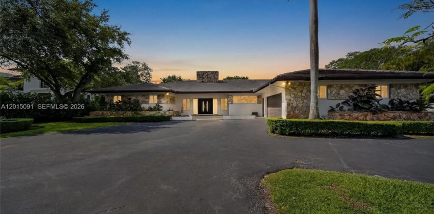House in Pinecrest, Florida 5 bedrooms, 402.36 sq.m. № 2083603