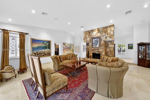 House in Pinecrest, Florida 5 bedrooms, 402.36 sq.m. № 2083603 - photo 10