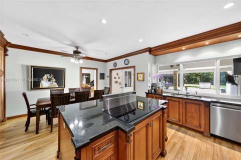 House in Pinecrest, Florida 5 bedrooms, 402.36 sq.m. № 2083603 - photo 24