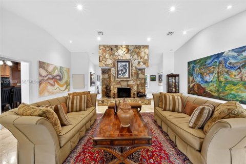 House in Pinecrest, Florida 5 bedrooms, 402.36 sq.m. № 2083603 - photo 7