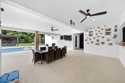 House in Pinecrest, Florida 5 bedrooms, 402.36 sq.m. № 2083603 - photo 29