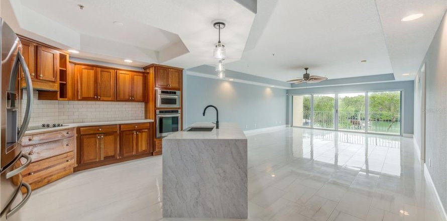 Condo in Tierra Verde, Florida, 3 bedrooms № 1751394